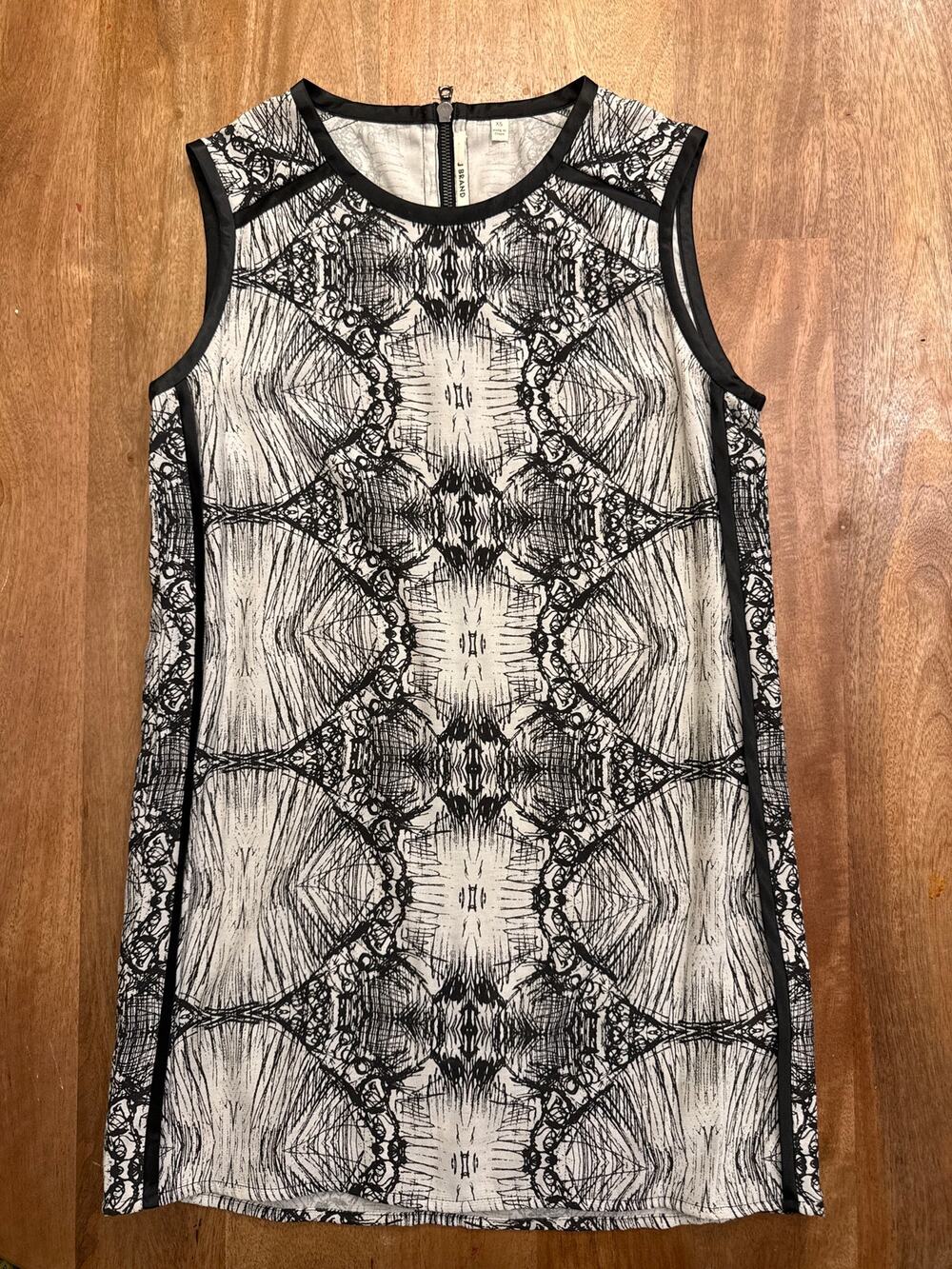 J Brand Ranjini Sleeveless Tunic Top XS Black White Abstract Print Back Zip